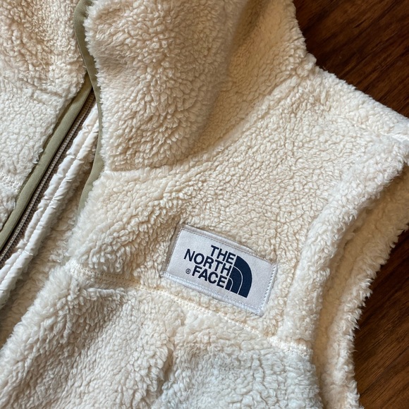 Womens north face vest - Picture 4 of 4